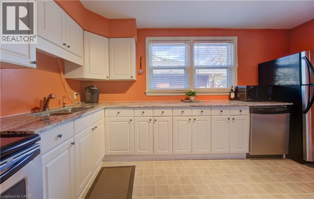 406 Ephraim Street, Kitchener, Ontario  N2B 2C2 - Photo 3 - 40778586