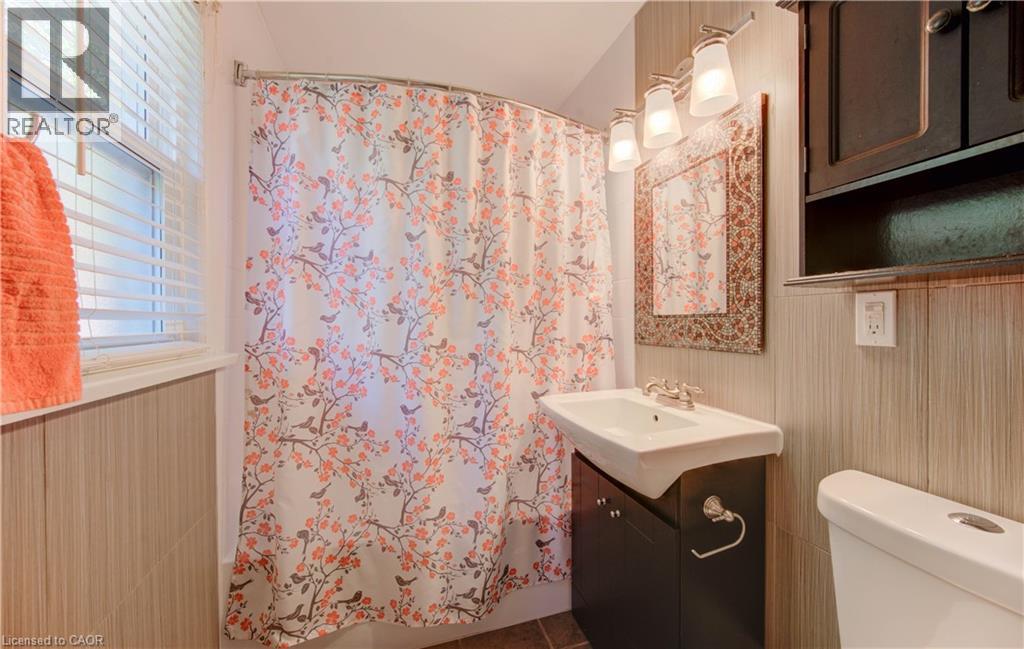 406 Ephraim Street, Kitchener, Ontario  N2B 2C2 - Photo 17 - 40778586