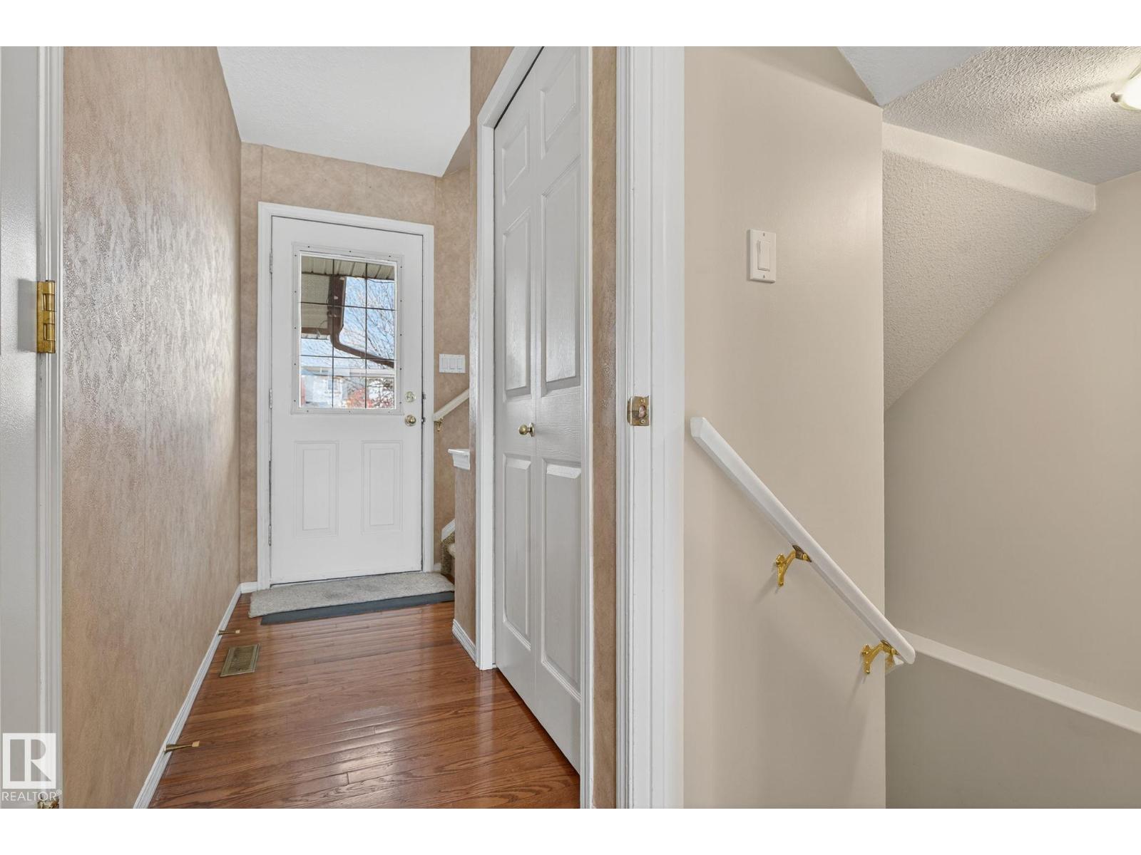 Property at 16013 90 ST NW image 4