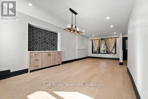 105 Rothsay Avenue, Hamilton, Ontario  L8M 3G3 - Photo 11 - X12460538
