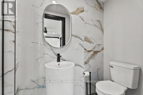 105 Rothsay Avenue, Hamilton, Ontario  L8M 3G3 - Photo 18 - X12460538