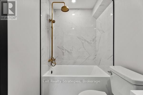 105 Rothsay Avenue, Hamilton, Ontario  L8M 3G3 - Photo 23 - X12460538