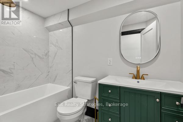 105 Rothsay Avenue, Hamilton, Ontario  L8M 3G3 - Photo 27 - X12460538