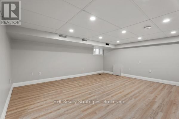105 Rothsay Avenue, Hamilton, Ontario  L8M 3G3 - Photo 29 - X12460538