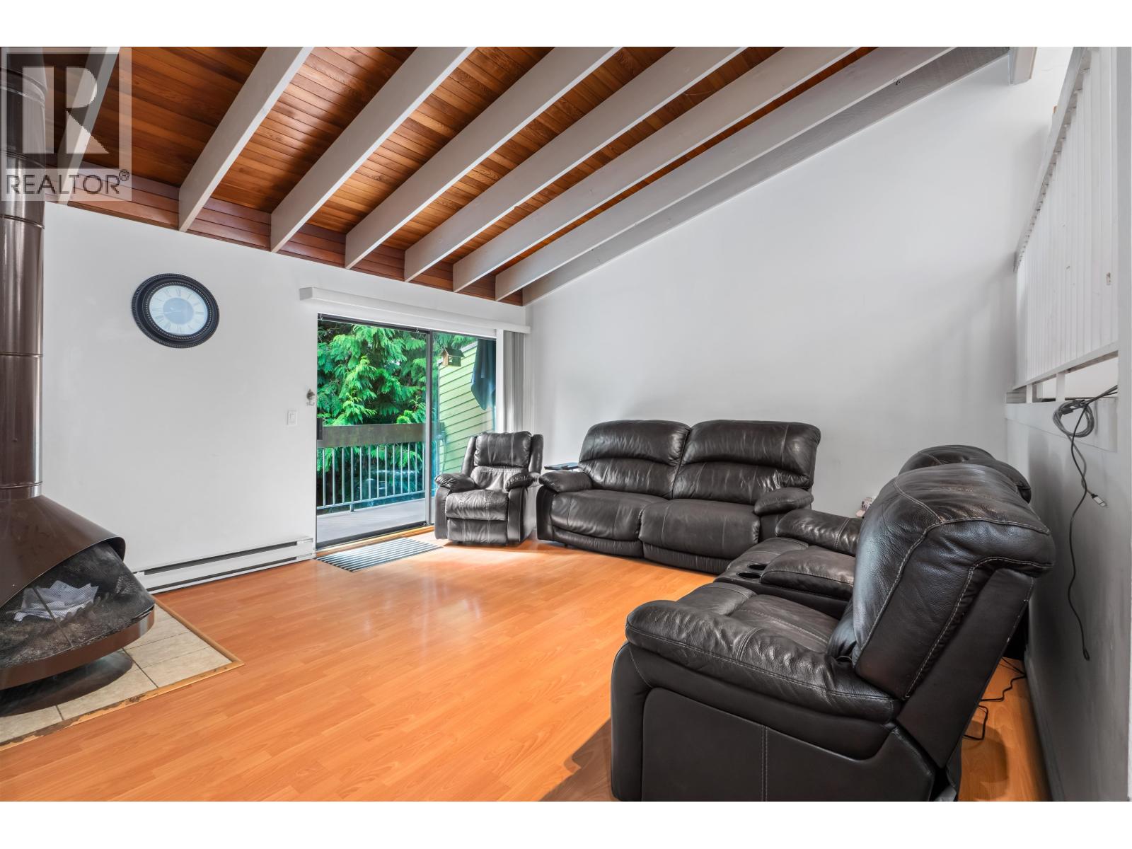 2690 Kingsford Avenue, Burnaby, British Columbia  V5B 4L6 - Photo 3 - R3057839