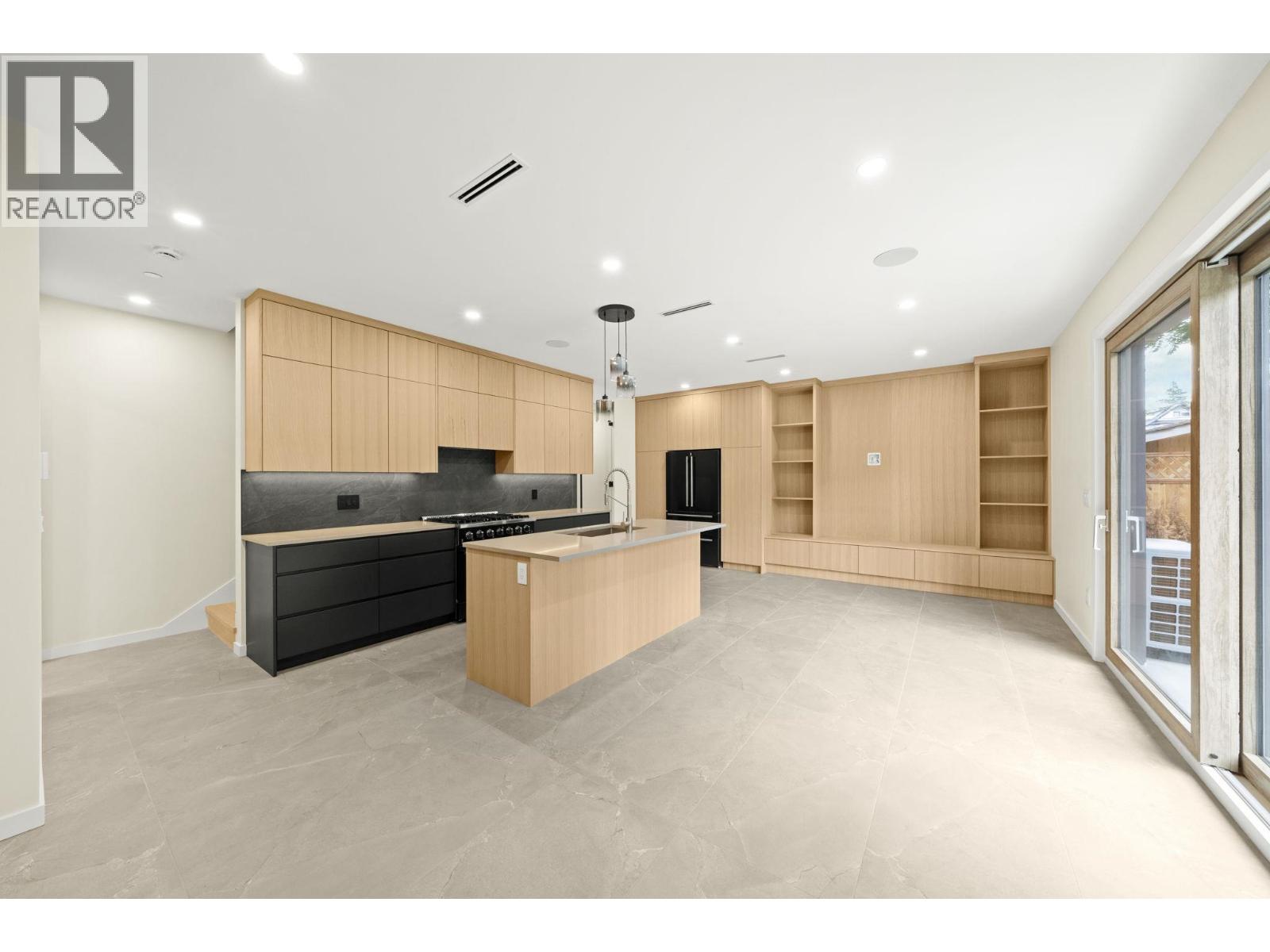 1 2091 E 20th Avenue, Vancouver, British Columbia  V5N 2L1 - Photo 2 - R3057854