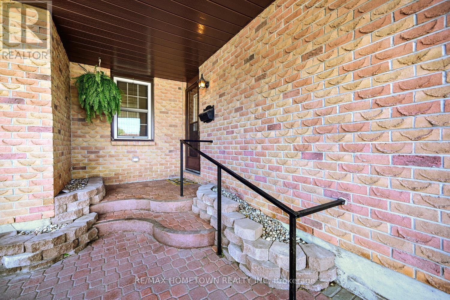 1311 Vista Drive, Brockville, Ontario  K6V 6G2 - Photo 3 - X12460488
