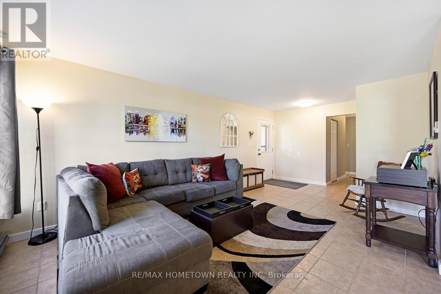 1311 Vista Drive, Brockville, Ontario  K6V 6G2 - Photo 7 - X12460488