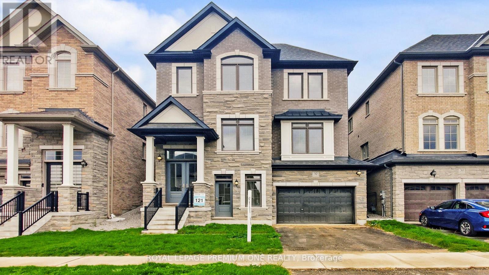 32 James Walker Avenue, Caledon, Ontario  L7C 0H1 - Photo 2 - W12452781