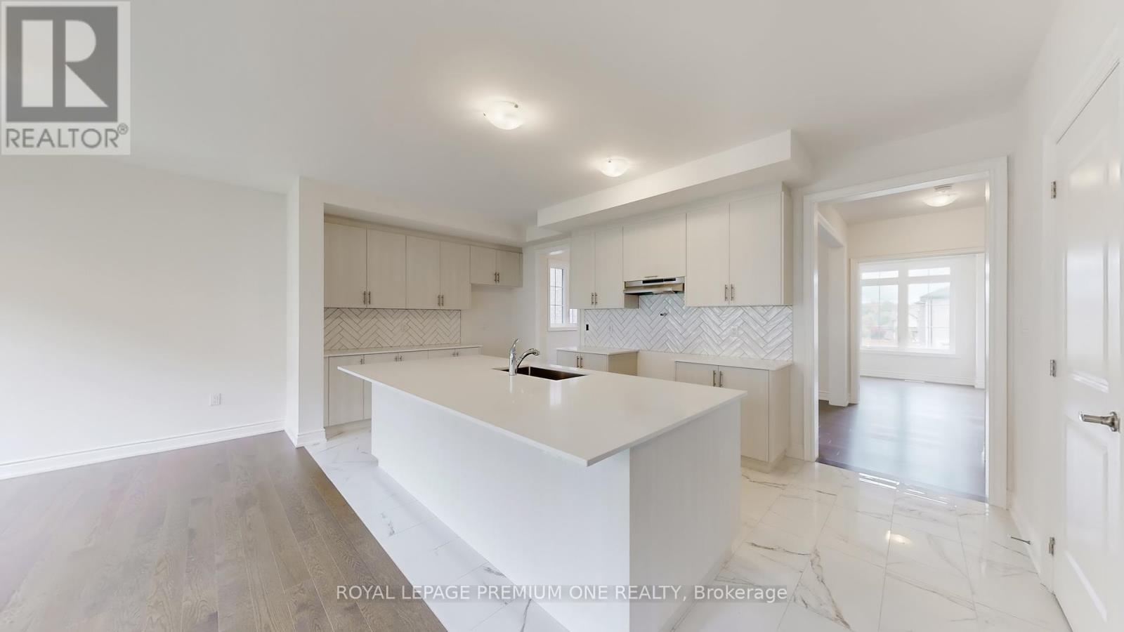 32 James Walker Avenue, Caledon, Ontario  L7C 0H1 - Photo 11 - W12452781