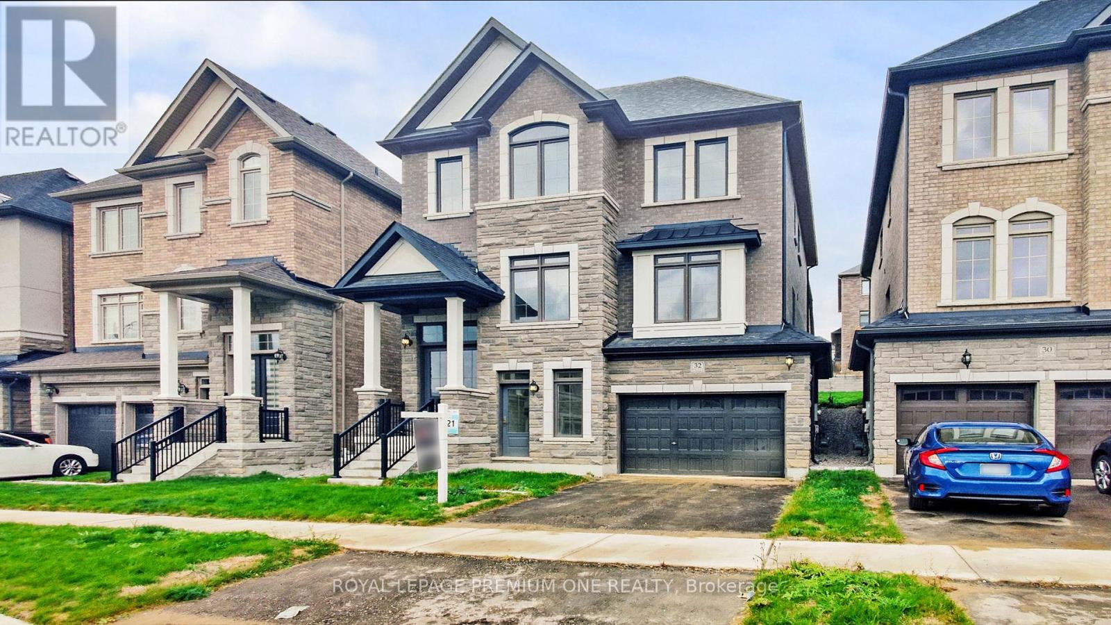 32 James Walker Avenue, Caledon, Ontario  L7C 0H1 - Photo 3 - W12452781