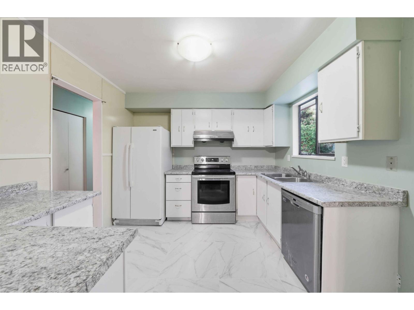 22970 Storey Avenue, Maple Ridge, British Columbia  V2X 3W1 - Photo 8 - R3057858
