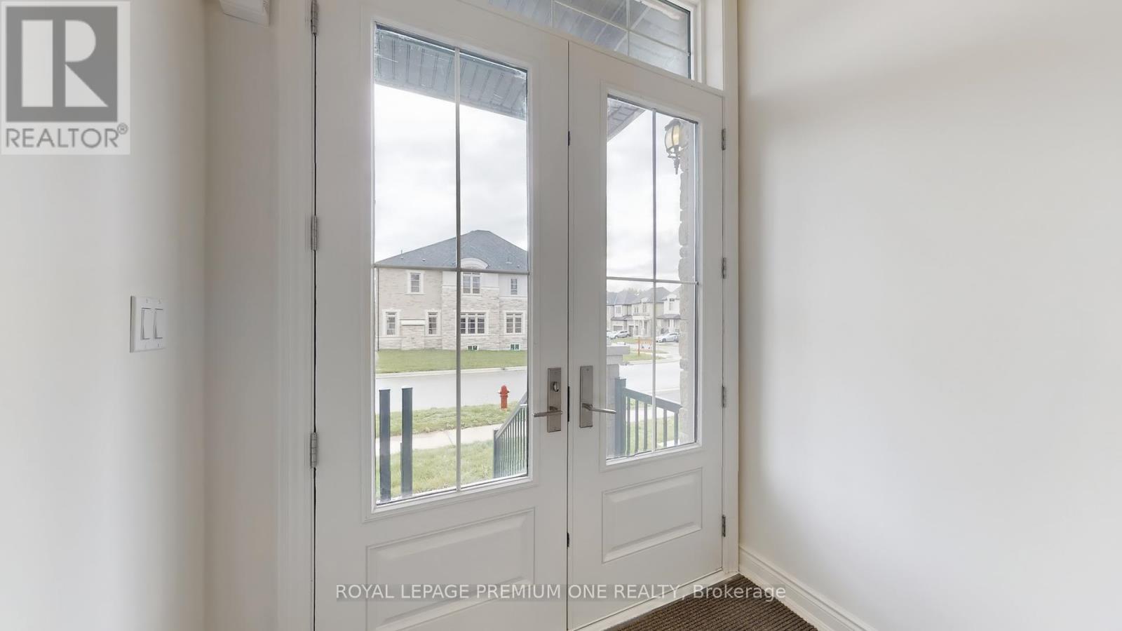 32 James Walker Avenue, Caledon, Ontario  L7C 0H1 - Photo 4 - W12452781