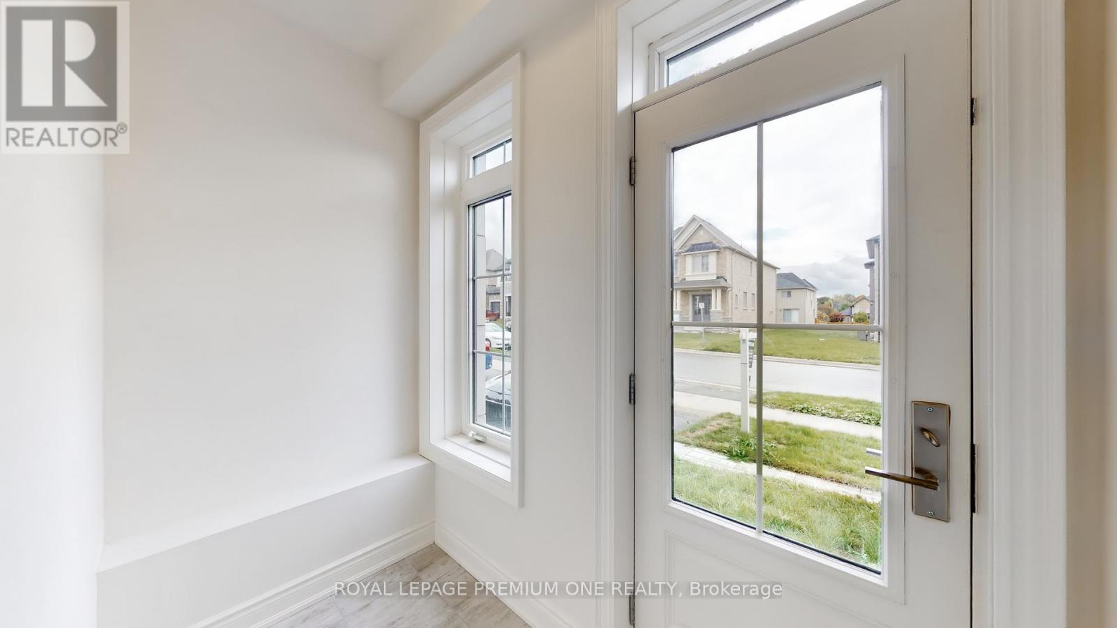 32 James Walker Avenue, Caledon, Ontario  L7C 0H1 - Photo 5 - W12452781