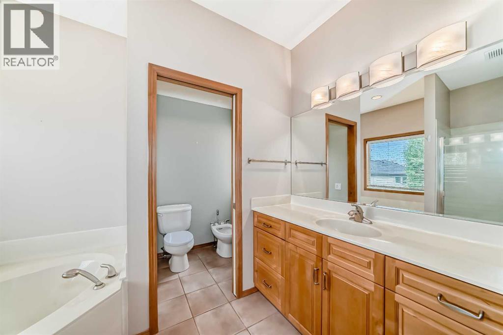 188 Sunterra Heights, Cochrane, Alberta  T4C 1W7 - Photo 18 - A2239068