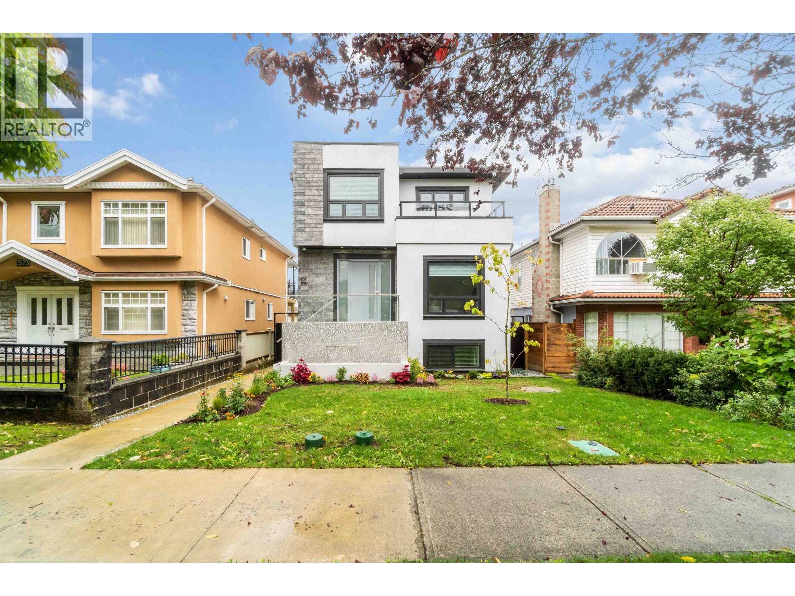 2577 PARKER STREET, Vancouver, British Columbia
