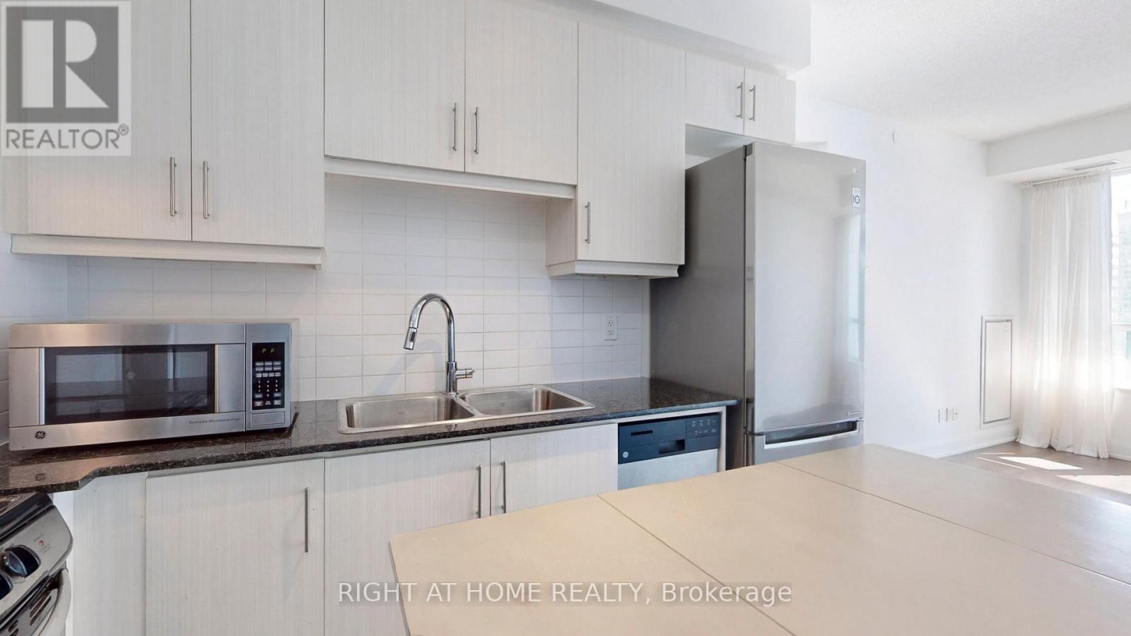 902 - 68 Canterbury Place, Toronto, Ontario  M2N 0H8 - Photo 10 - C12460335