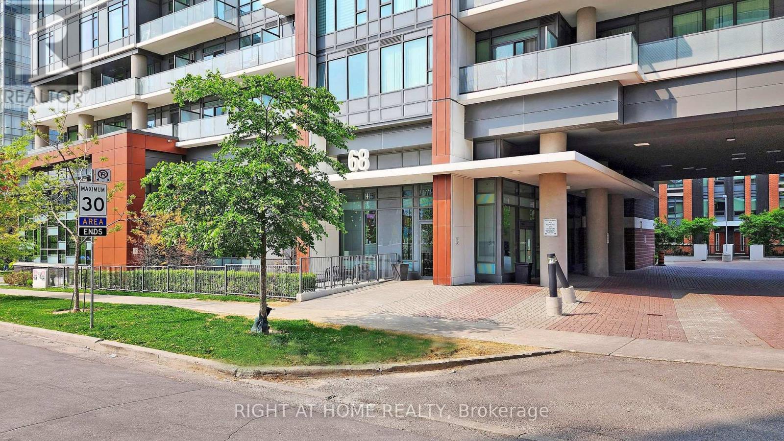 902 - 68 Canterbury Place, Toronto, Ontario  M2N 0H8 - Photo 3 - C12460335