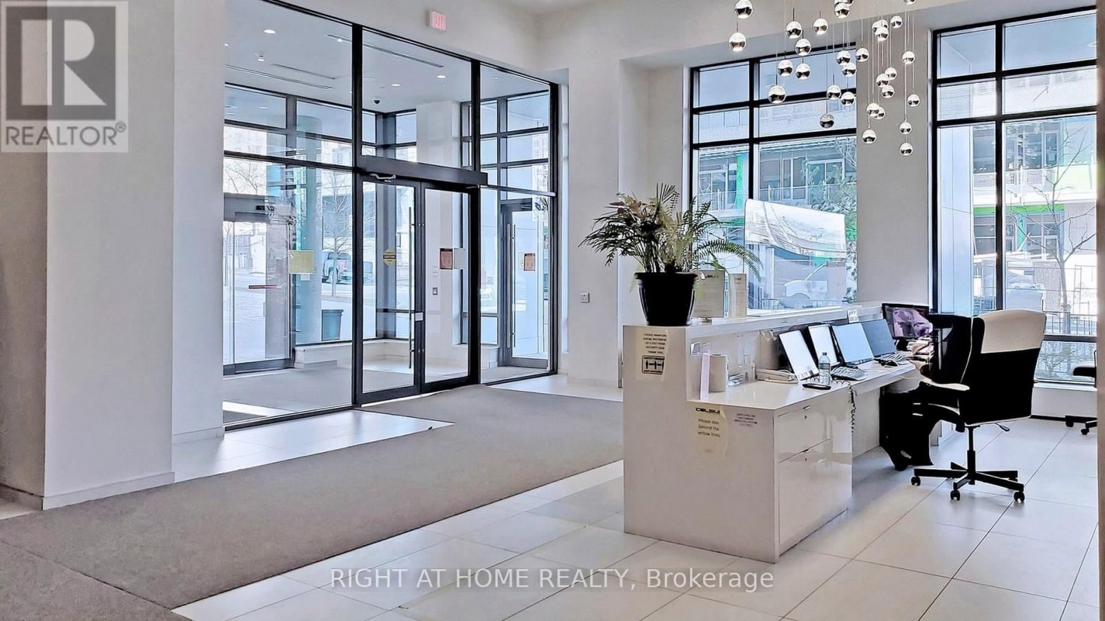 902 - 68 Canterbury Place, Toronto, Ontario  M2N 0H8 - Photo 4 - C12460335