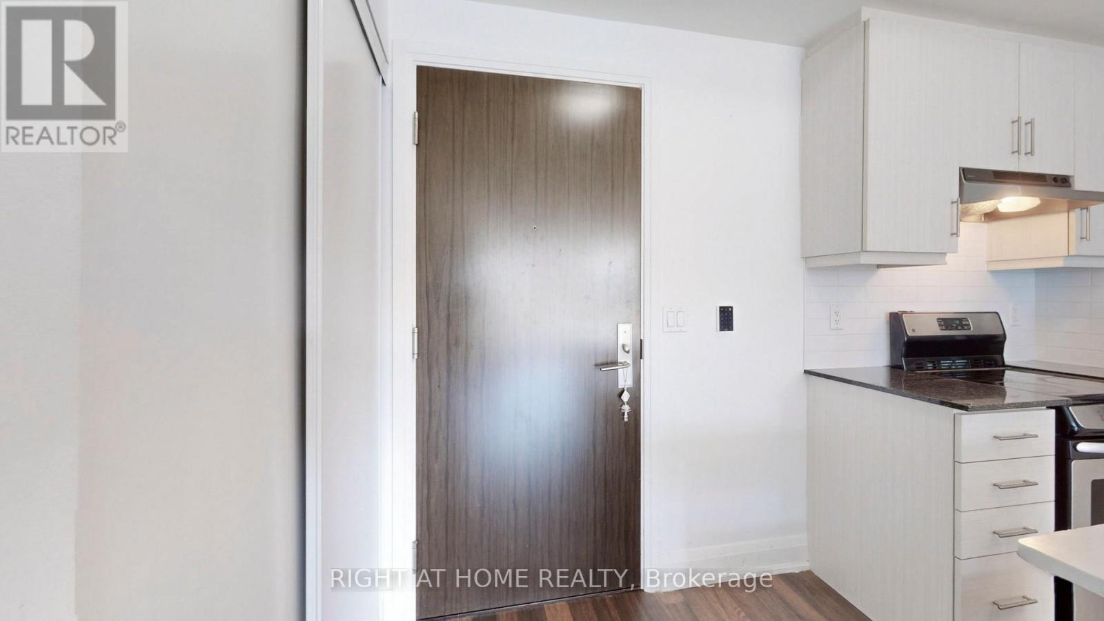902 - 68 Canterbury Place, Toronto, Ontario  M2N 0H8 - Photo 7 - C12460335