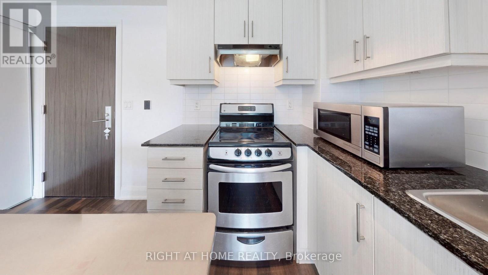 902 - 68 Canterbury Place, Toronto, Ontario  M2N 0H8 - Photo 9 - C12460335