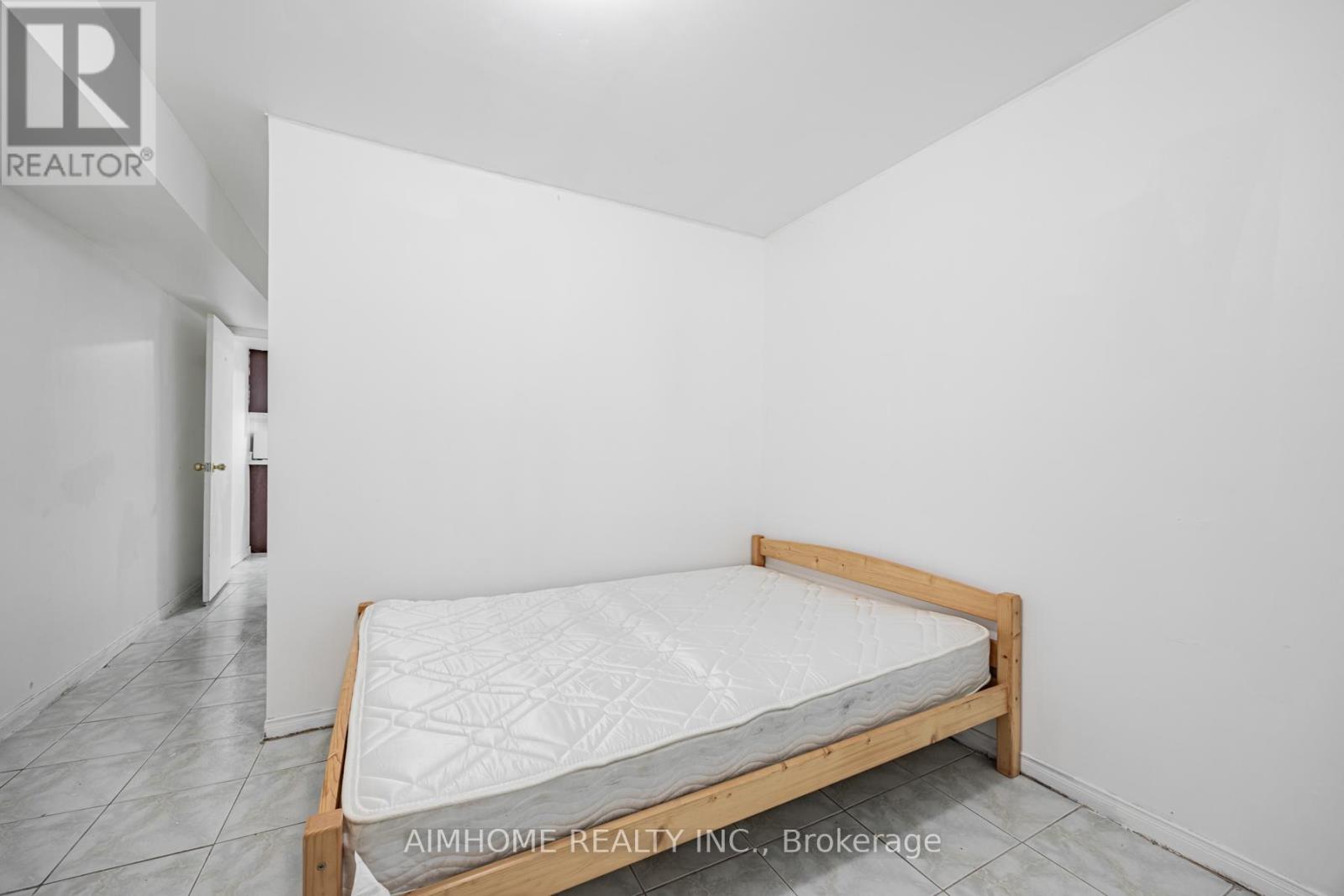 B2 - 144 Wolseley Street, Toronto, Ontario  M6J 3R4 - Photo 2 - C12460362