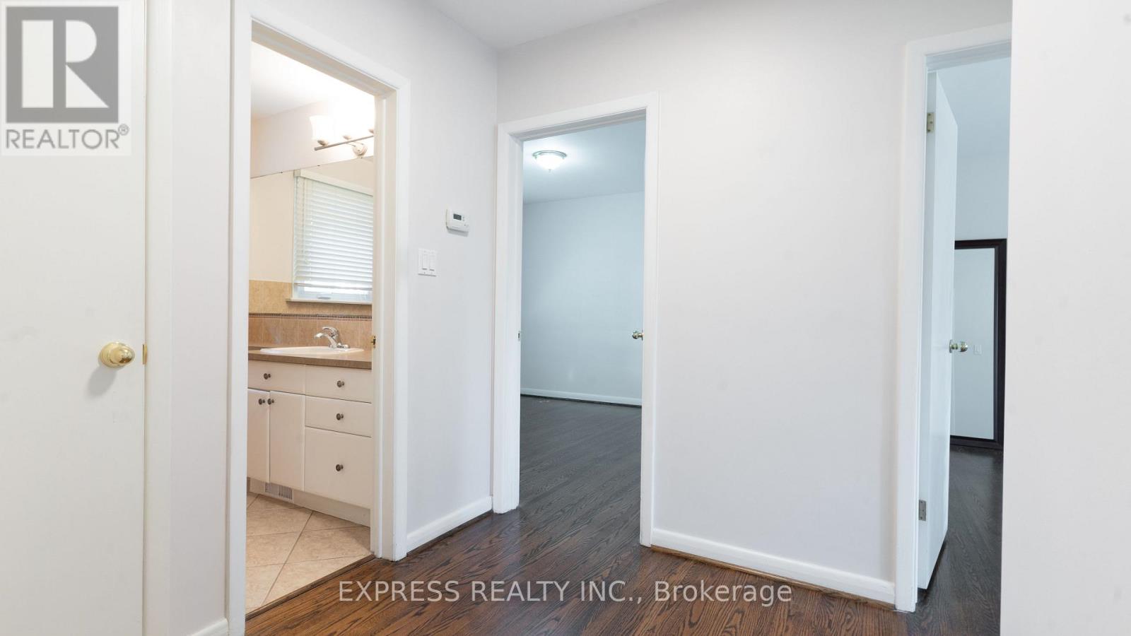 16 Donewen Court, Toronto, Ontario  M4A 1P8 - Photo 10 - C12460368