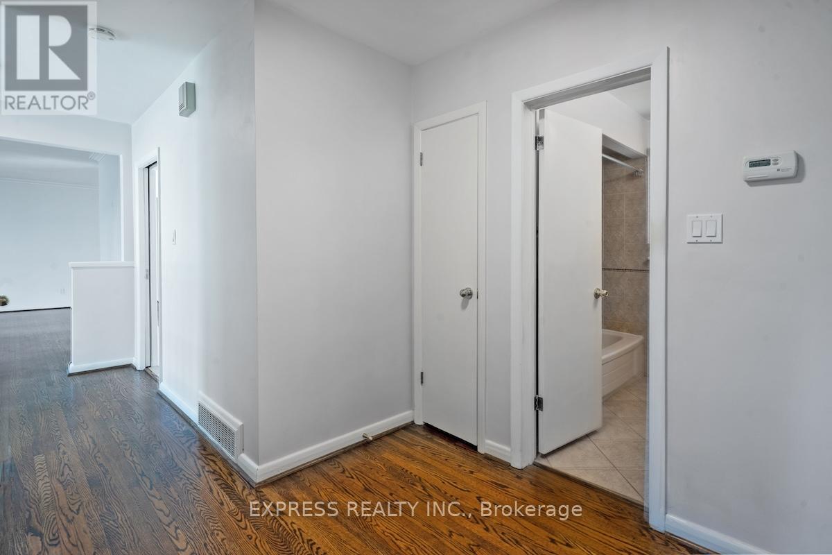 16 Donewen Court, Toronto, Ontario  M4A 1P8 - Photo 11 - C12460368