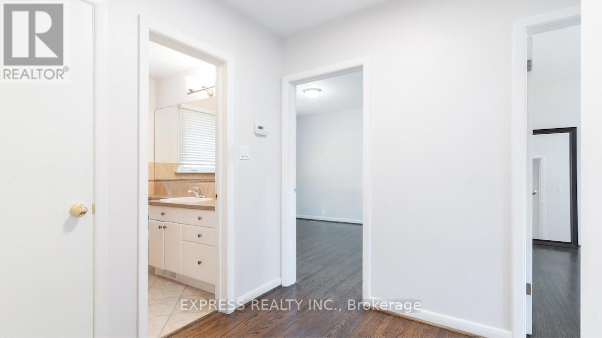 16 Donewen Court, Toronto, Ontario  M4A 1P8 - Photo 12 - C12460368