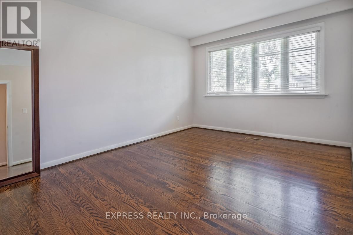16 Donewen Court, Toronto, Ontario  M4A 1P8 - Photo 13 - C12460368