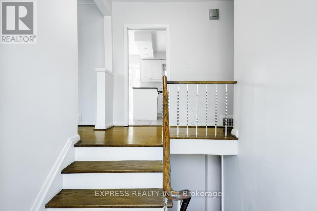 16 Donewen Court, Toronto, Ontario  M4A 1P8 - Photo 30 - C12460368