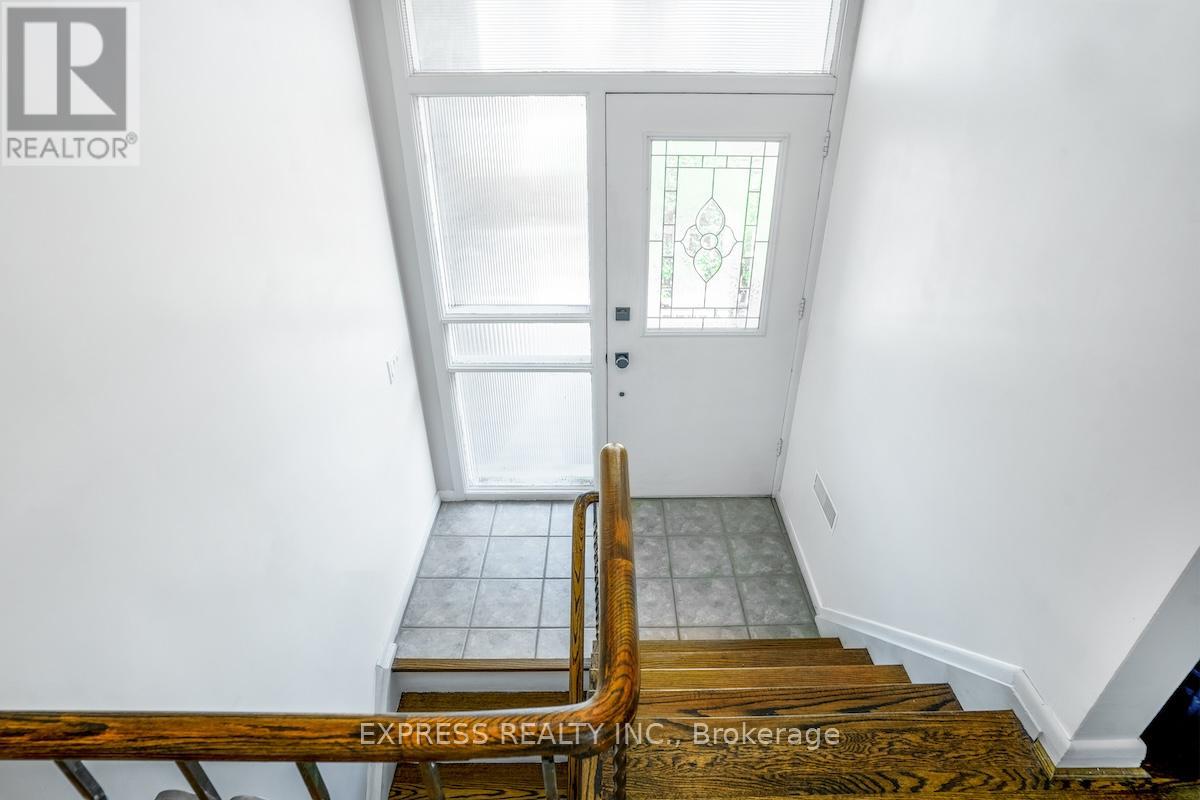 16 Donewen Court, Toronto, Ontario  M4A 1P8 - Photo 31 - C12460368