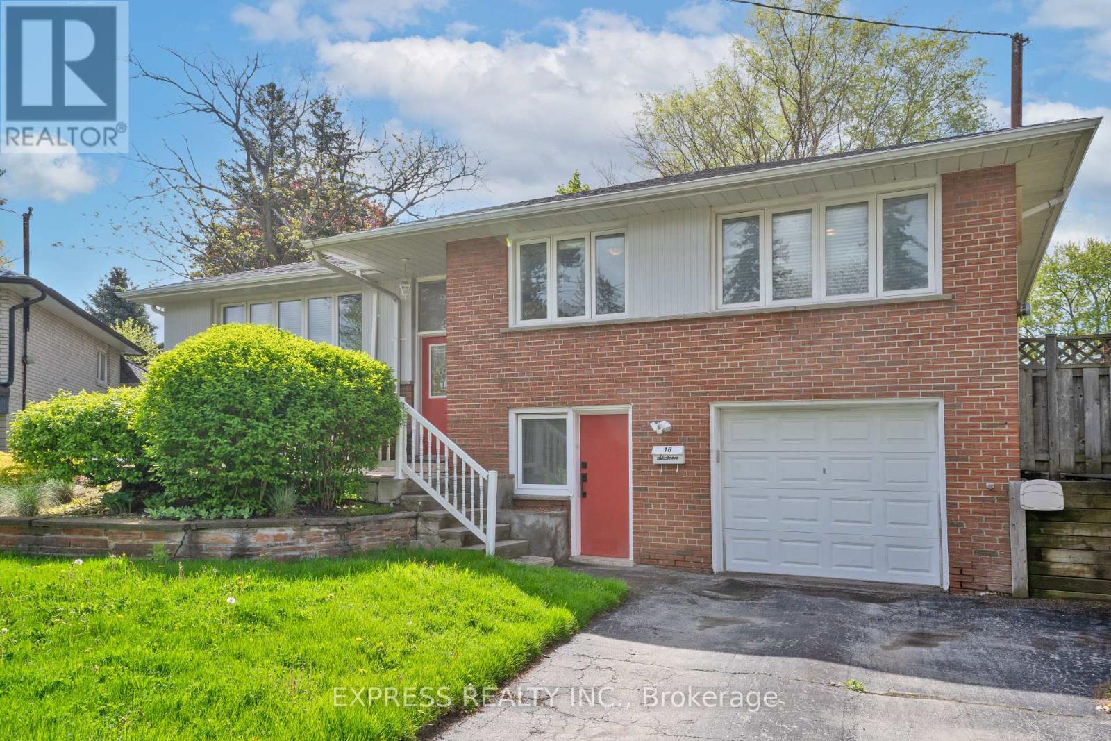 16 Donewen Court, Toronto, Ontario  M4A 1P8 - Photo 34 - C12460368