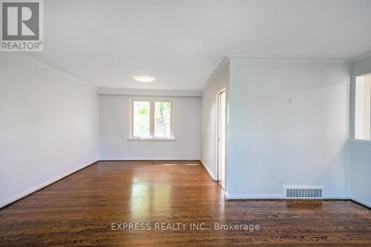 16 Donewen Court, Toronto, Ontario  M4A 1P8 - Photo 4 - C12460368