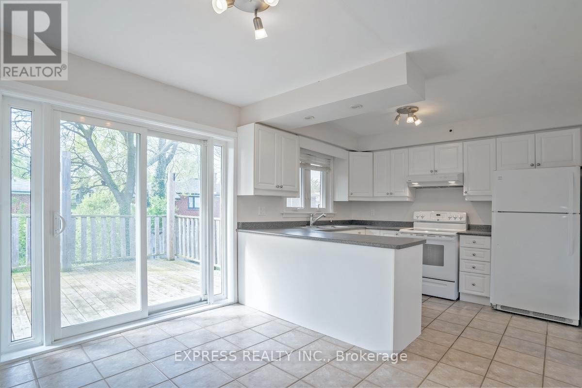 16 Donewen Court, Toronto, Ontario  M4A 1P8 - Photo 5 - C12460368