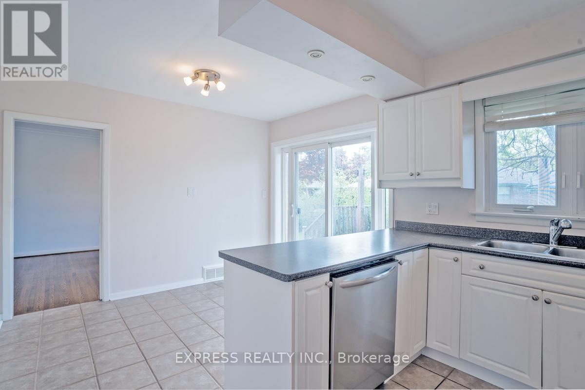 16 Donewen Court, Toronto, Ontario  M4A 1P8 - Photo 8 - C12460368
