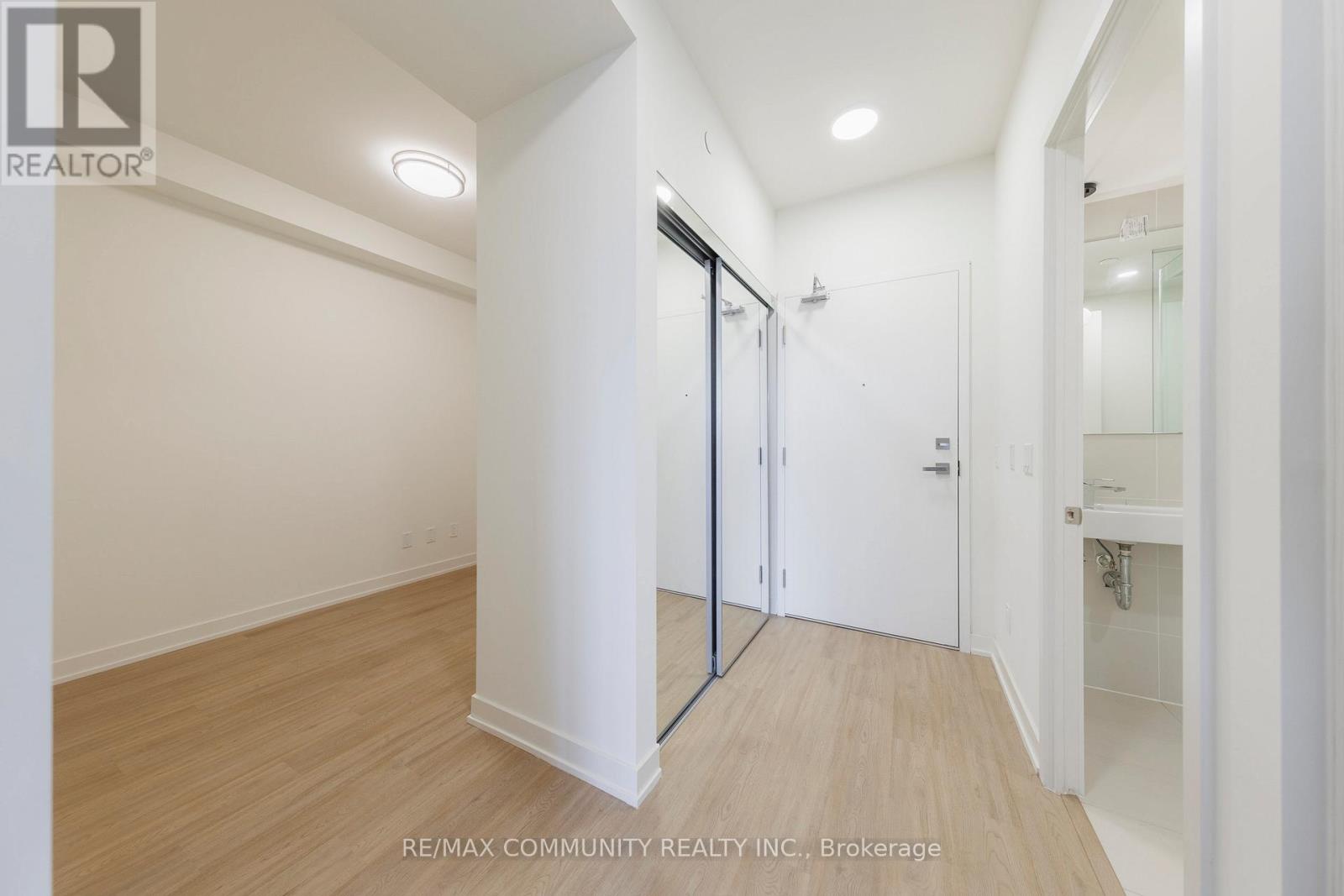 1105 - 10 Deerlick Court, Toronto, Ontario  M3A 0S7 - Photo 4 - C12460451