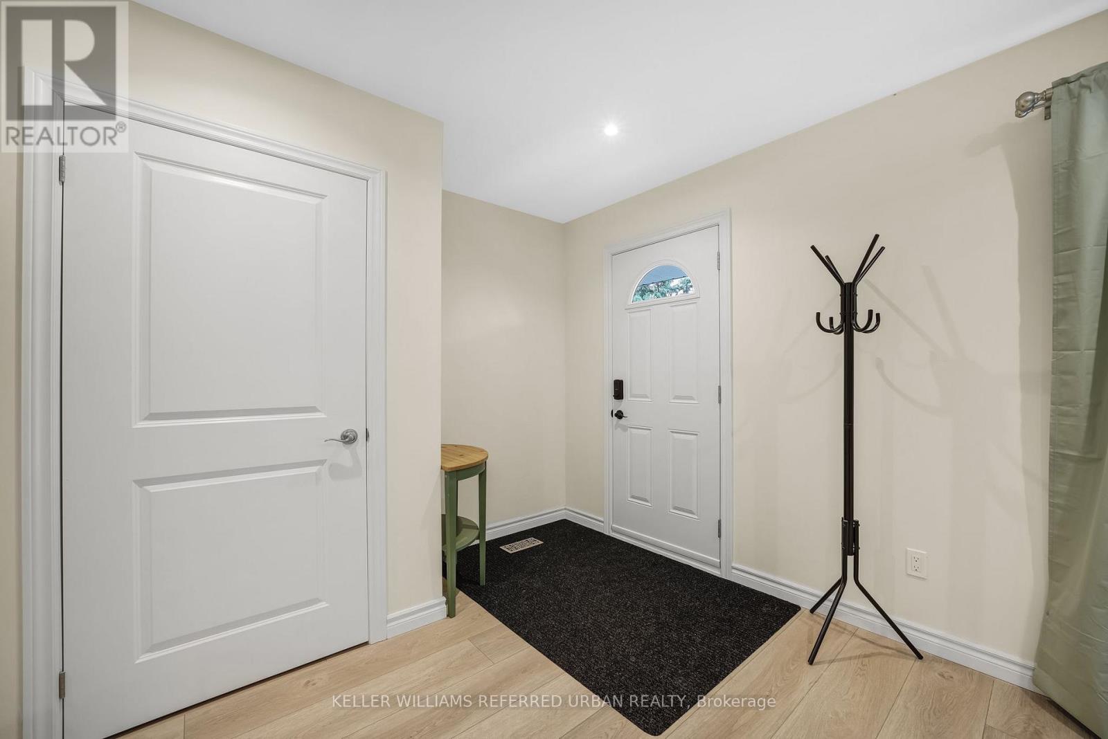 Main - 340 Burnett Avenue, Toronto, Ontario  M2N 1W4 - Photo 4 - C12460470