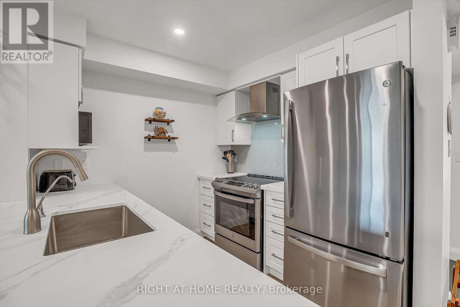 2 - 70 Petra Way, Whitby, Ontario  L1R 0A4 - Photo 7 - E12460360