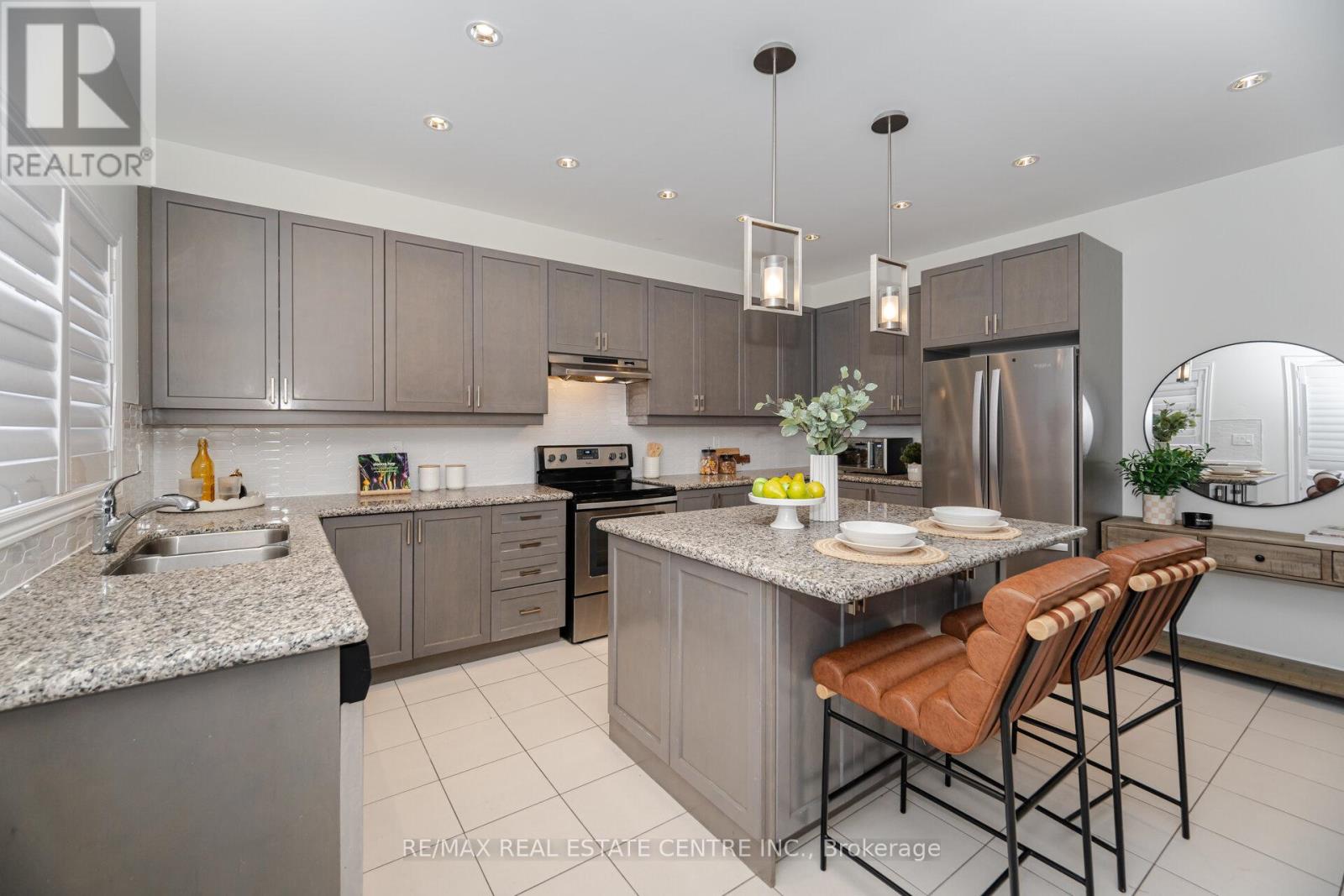 1438 Mcroberts Crescent, Innisfil, Ontario  L9S 0J9 - Photo 10 - N12460361