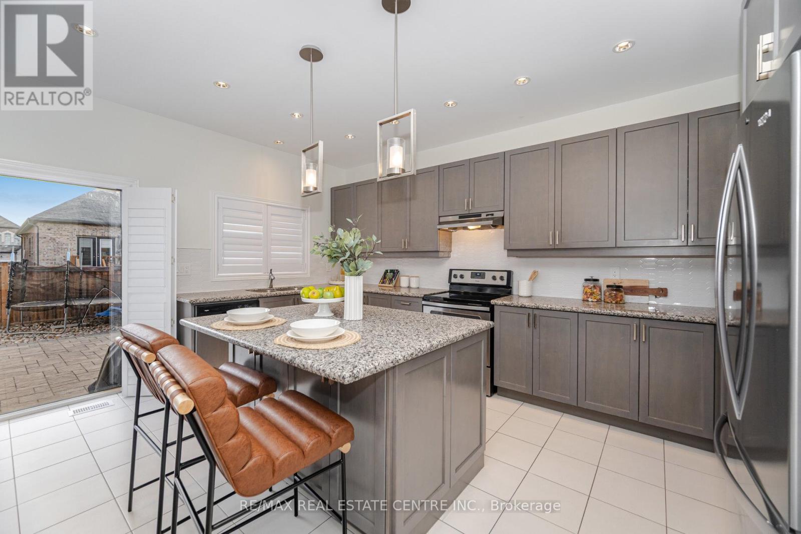 1438 Mcroberts Crescent, Innisfil, Ontario  L9S 0J9 - Photo 11 - N12460361