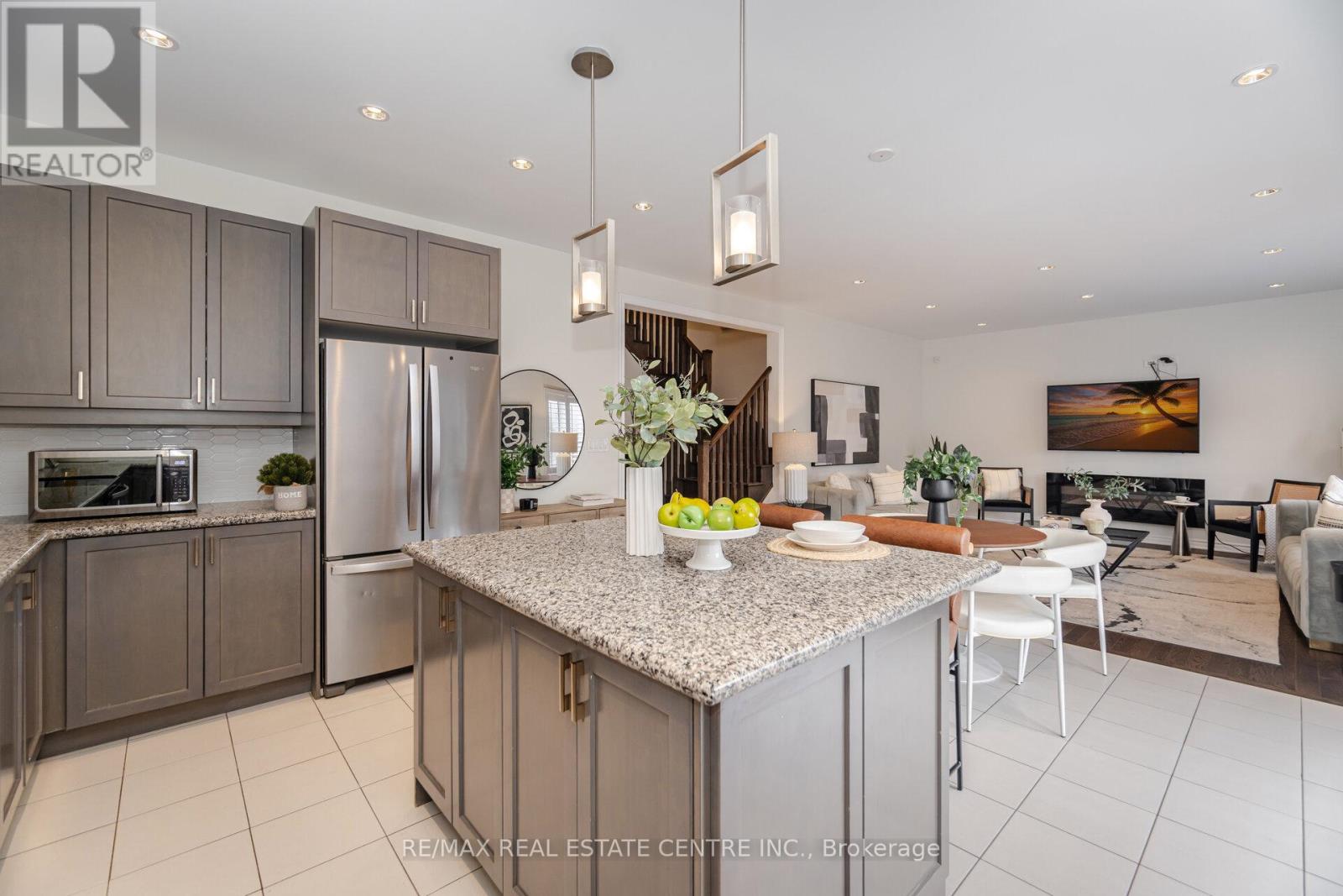1438 Mcroberts Crescent, Innisfil, Ontario  L9S 0J9 - Photo 13 - N12460361