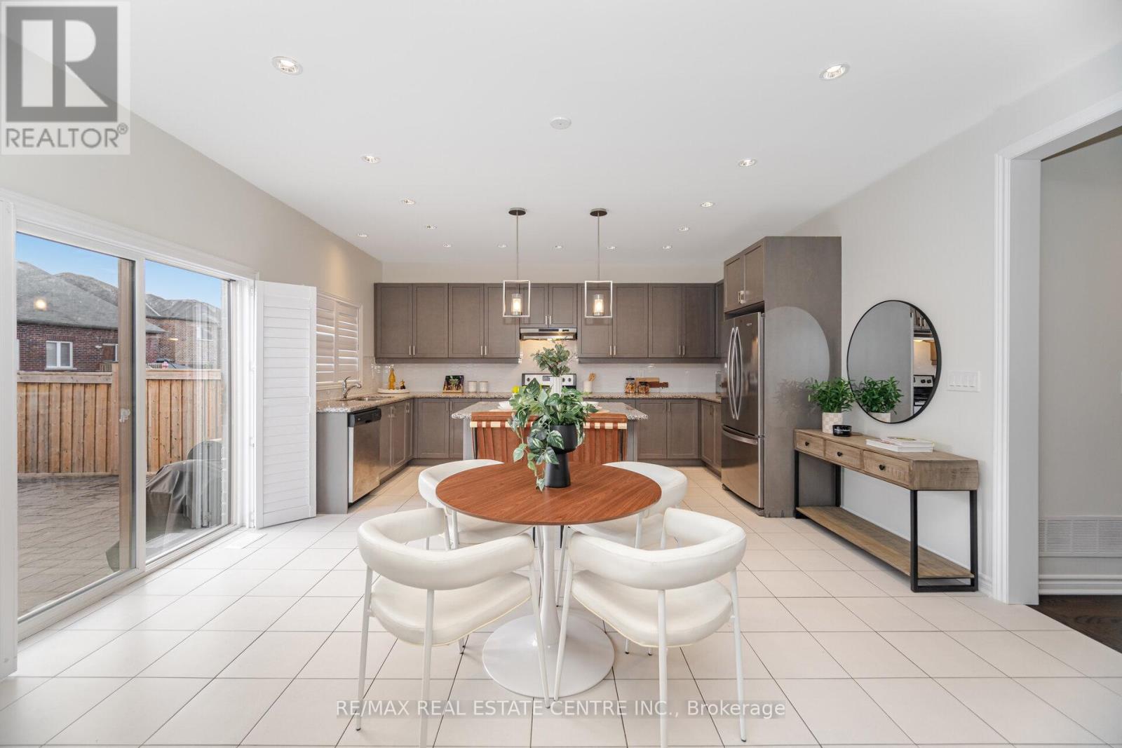 1438 Mcroberts Crescent, Innisfil, Ontario  L9S 0J9 - Photo 14 - N12460361