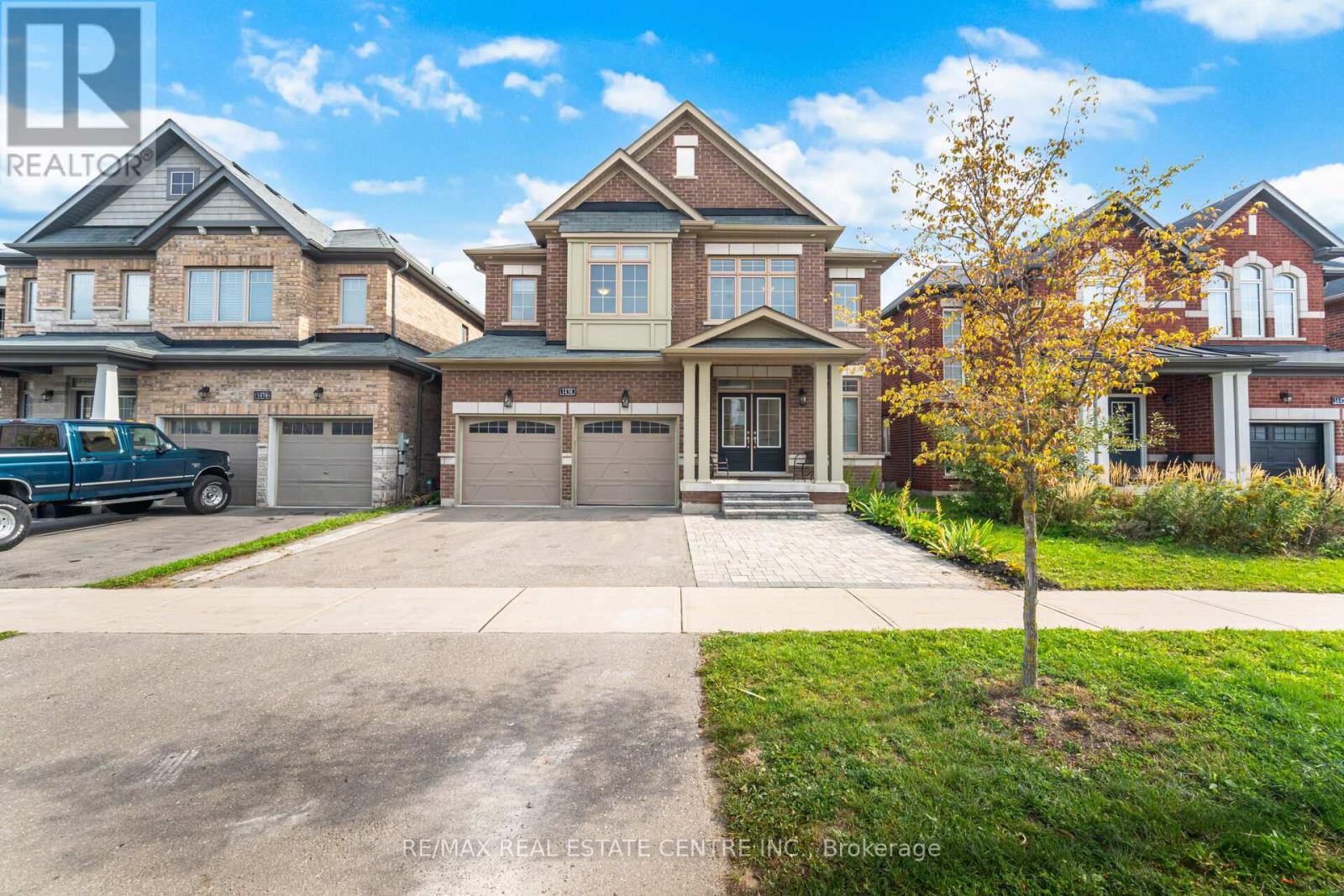 1438 Mcroberts Crescent, Innisfil, Ontario  L9S 0J9 - Photo 2 - N12460361
