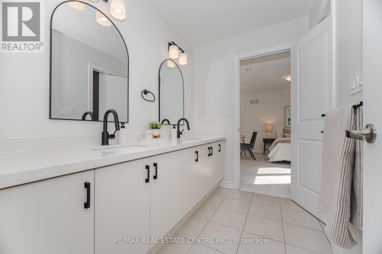 1438 Mcroberts Crescent, Innisfil, Ontario  L9S 0J9 - Photo 38 - N12460361