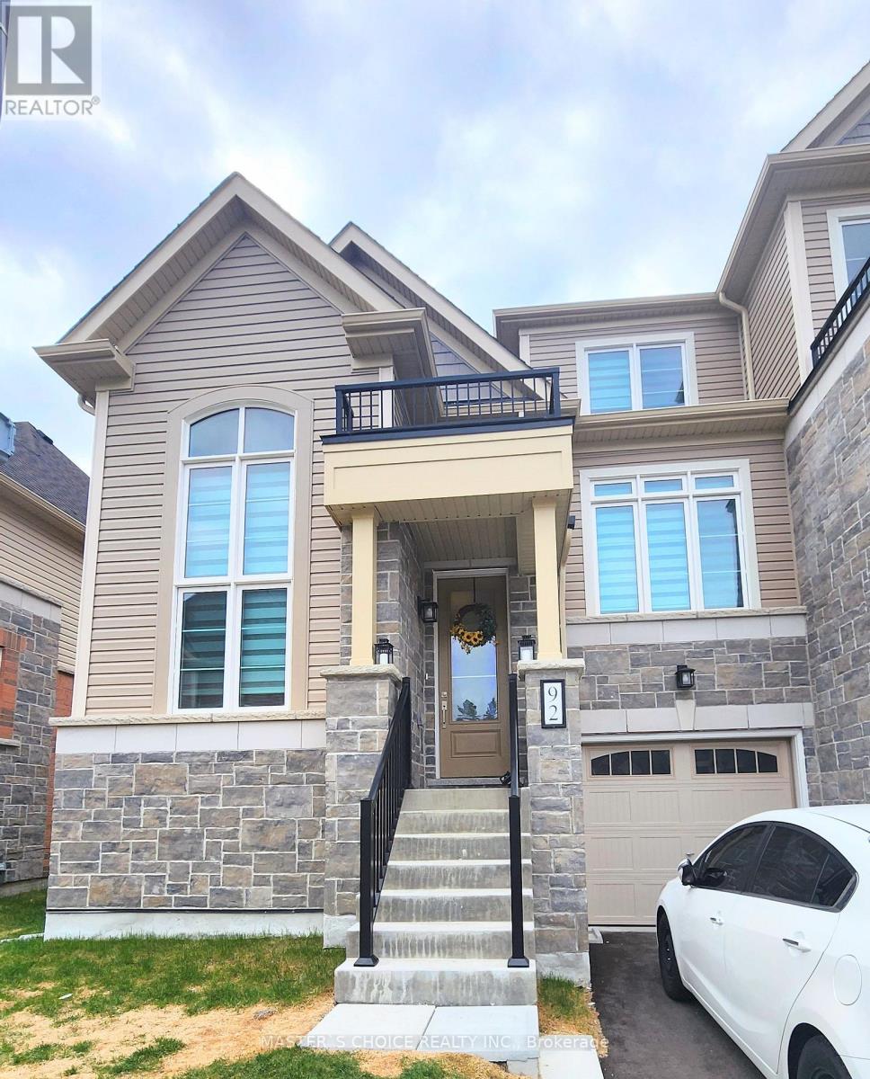 92 LYALL STOKES CIRCLE, East Gwillimbury, Ontario