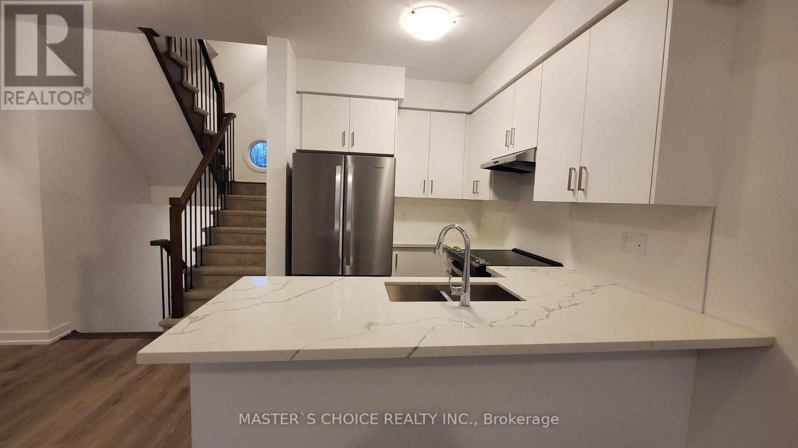 92 Lyall Stokes Circle, East Gwillimbury, Ontario  L0G 1M0 - Photo 8 - N12460428