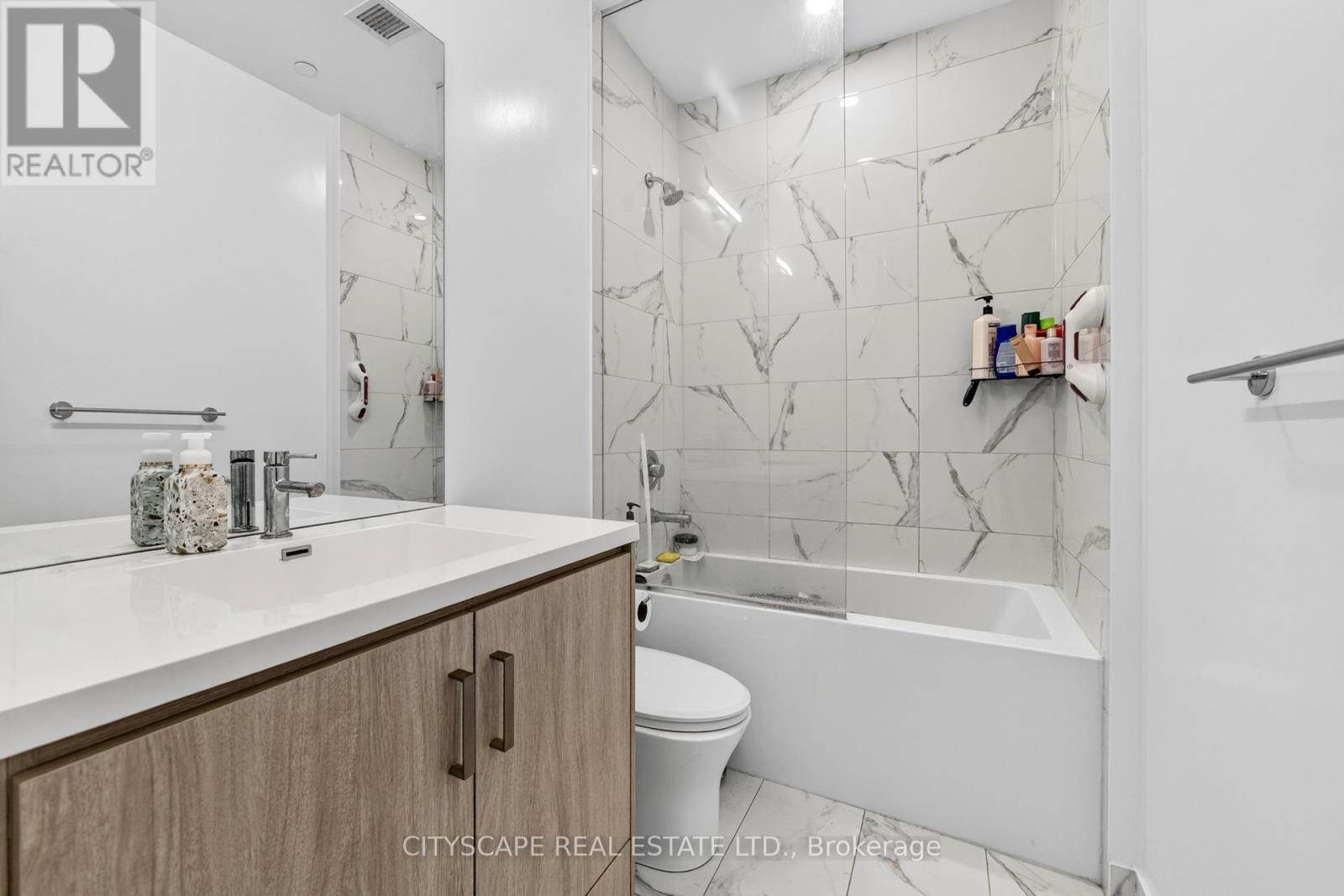 210 - 60 Honeycrisp Crescent, Vaughan, Ontario  L4K 0N5 - Photo 27 - N12460449