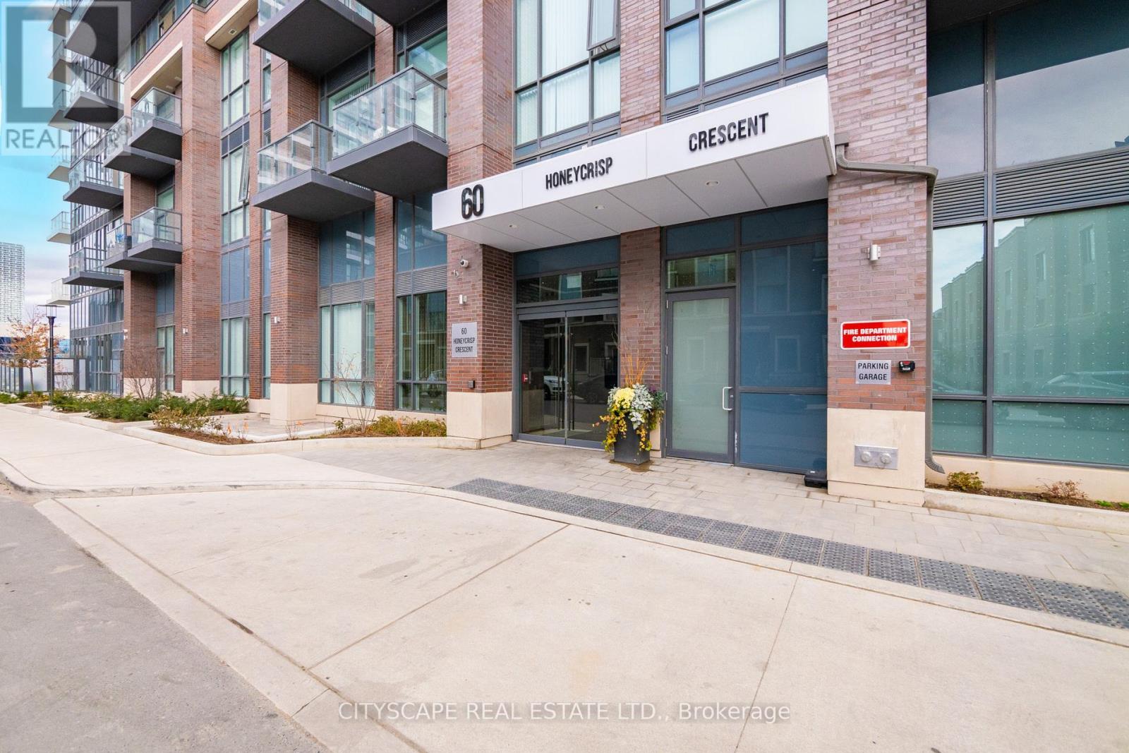 210 - 60 Honeycrisp Crescent, Vaughan, Ontario  L4K 0N5 - Photo 4 - N12460449