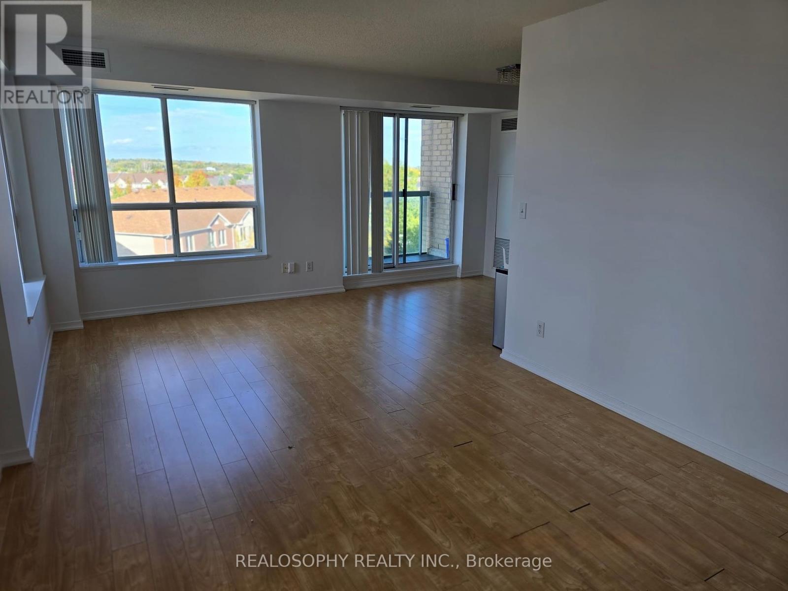 520 - 3 Ellesmere Street, Richmond Hill, Ontario  L4B 4N2 - Photo 4 - N12460471